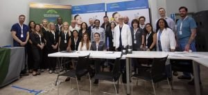 Group photo of professionals at a conference with Daavlin banners