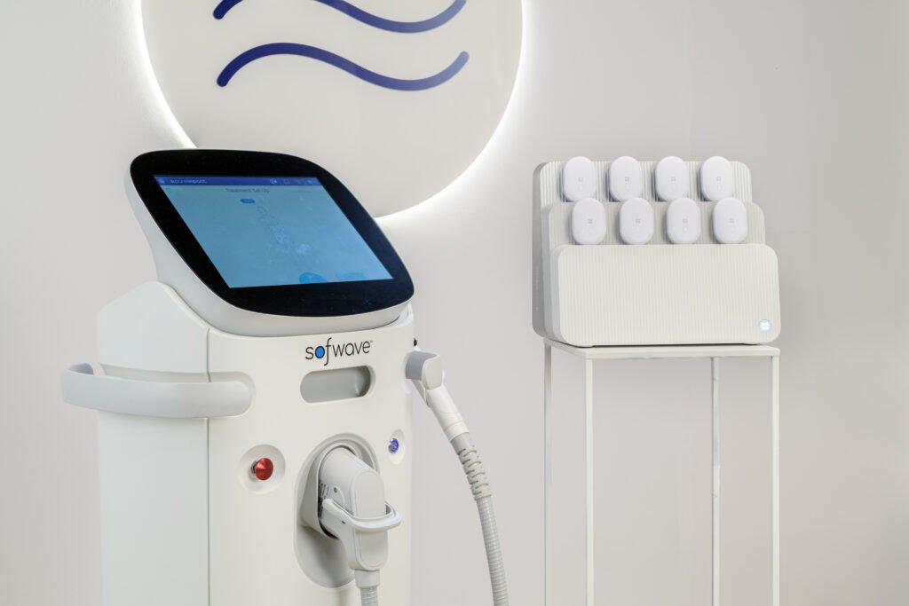 Sofwave medical device with touchscreen and applicators